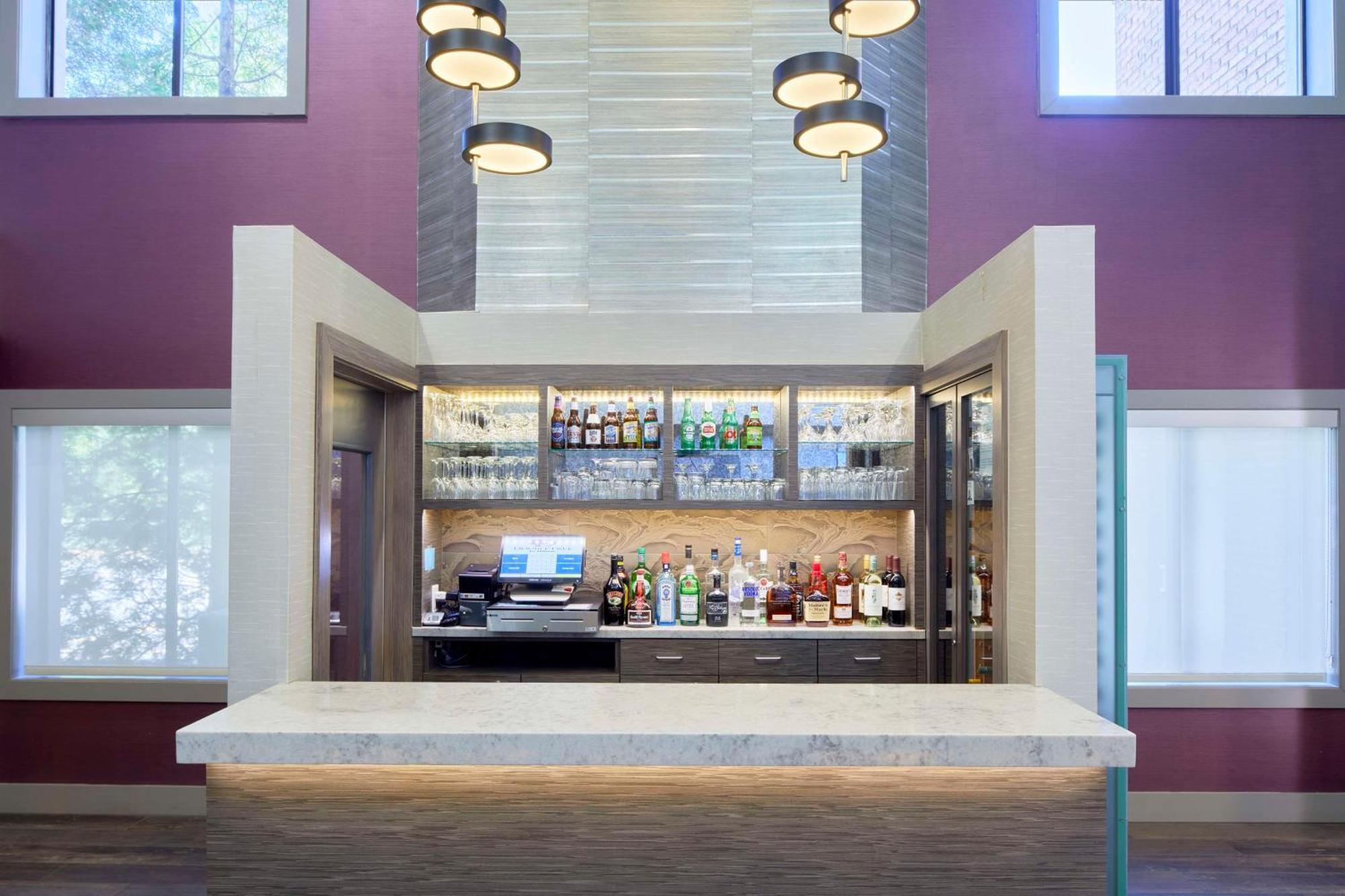 Doubletree By Hilton Atlanta Alpharetta-Windward Hotel Exterior photo